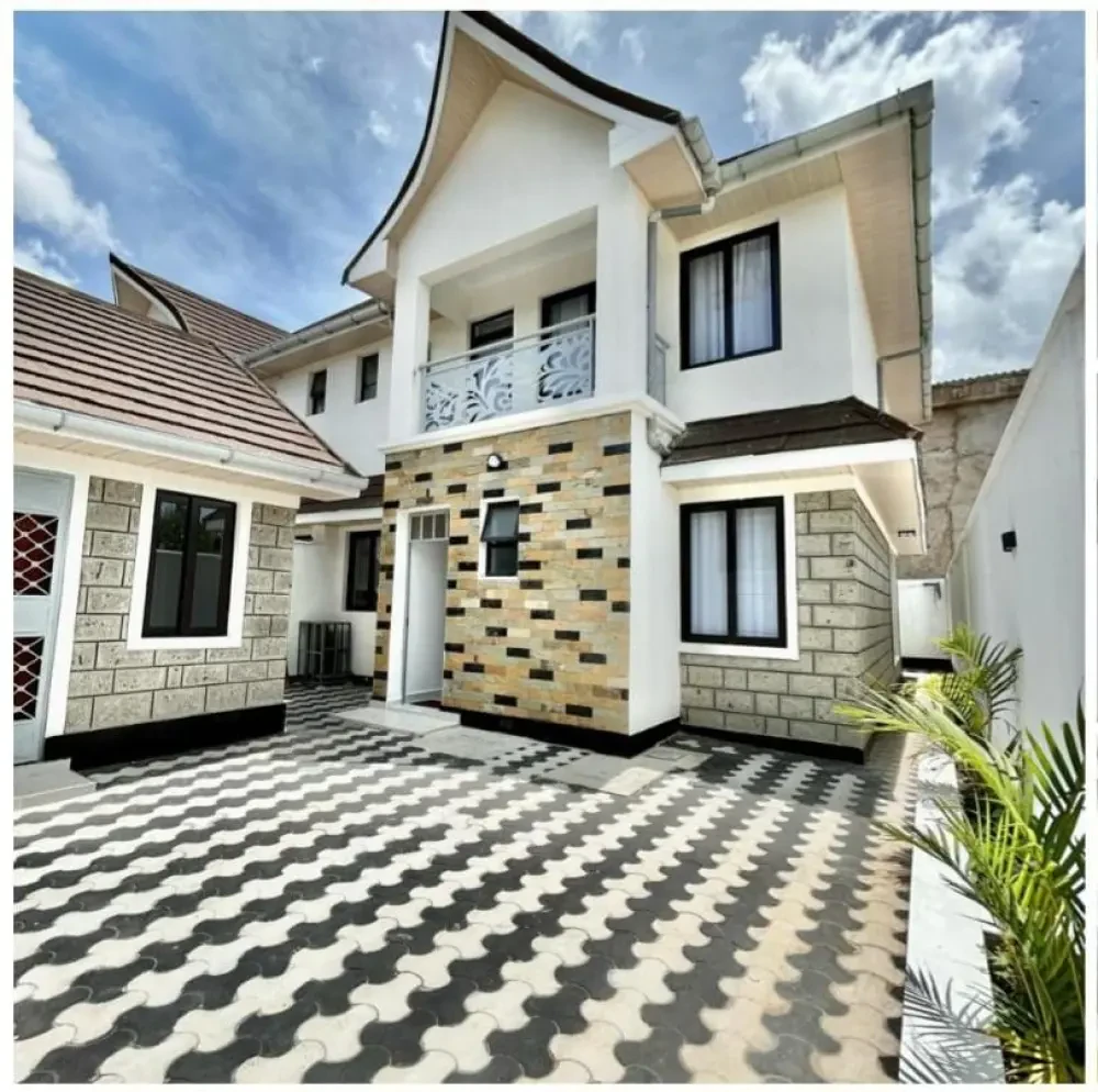 Four bedroom standalone house. All rooms ensuite. — photo 11