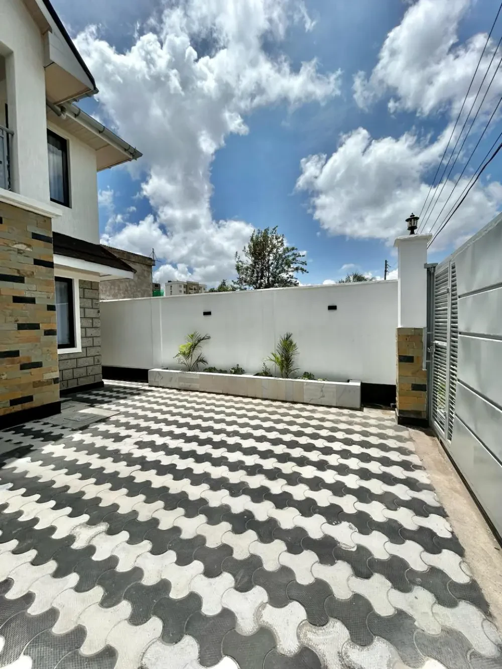 Four bedroom standalone house. All rooms ensuite. — photo 12