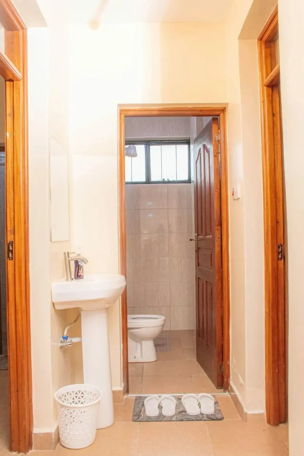Dreamy Deluxe Furnished Apartment — photo 9