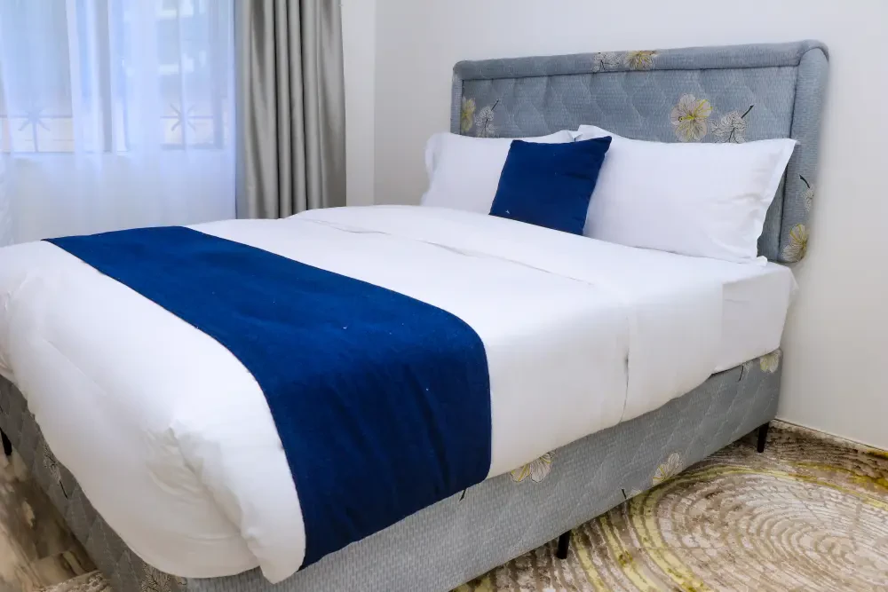 Rose Crown Suites Bansal B2- Two-Bedroom Deluxe Apartment with a Garden view — photo 3